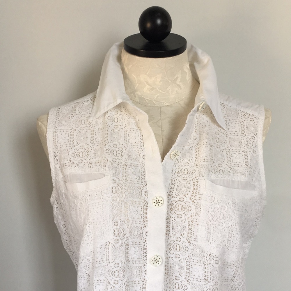 Cabi sleeveless lace button down top shirt blouse